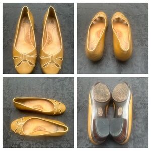 SOFFT women’s flat shoes size 7
Leather Upper